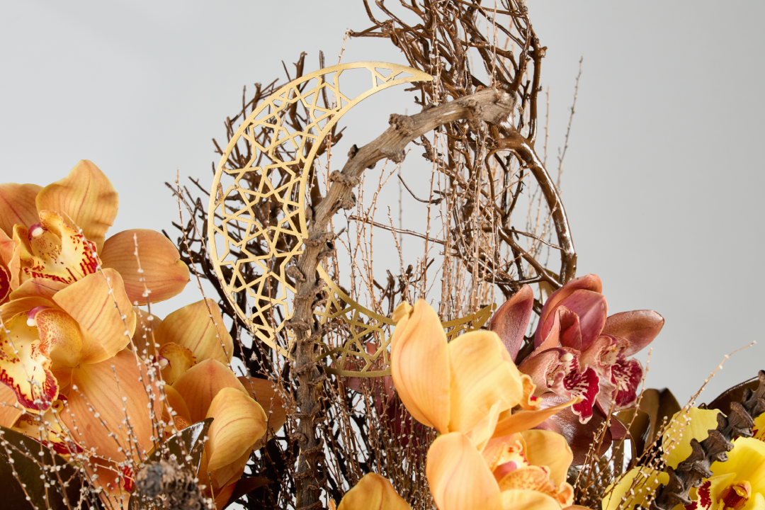 Sundown luxury flower arrangement gold crescent