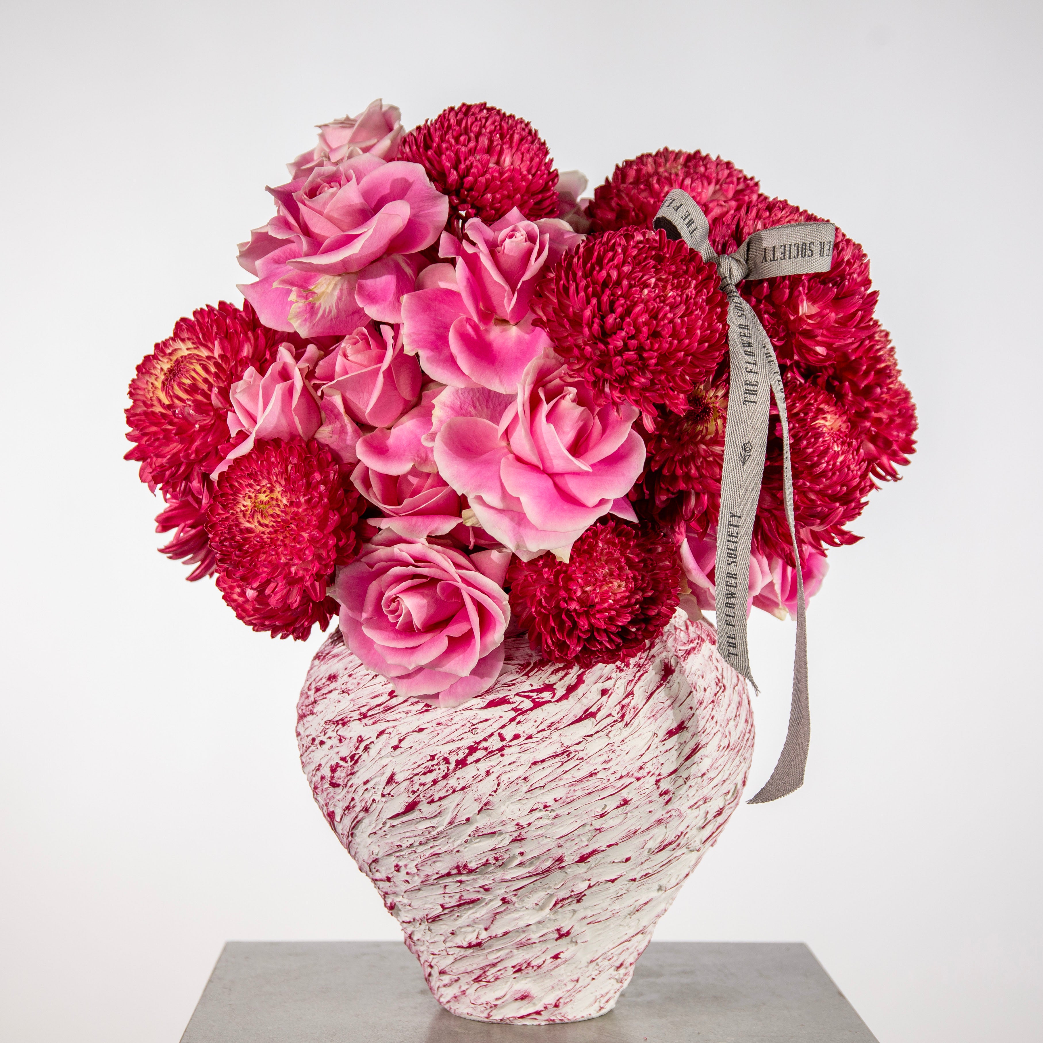 25 rosita vendella 20 fuchsia deco floral gift - premium pink roses UAE delivery online