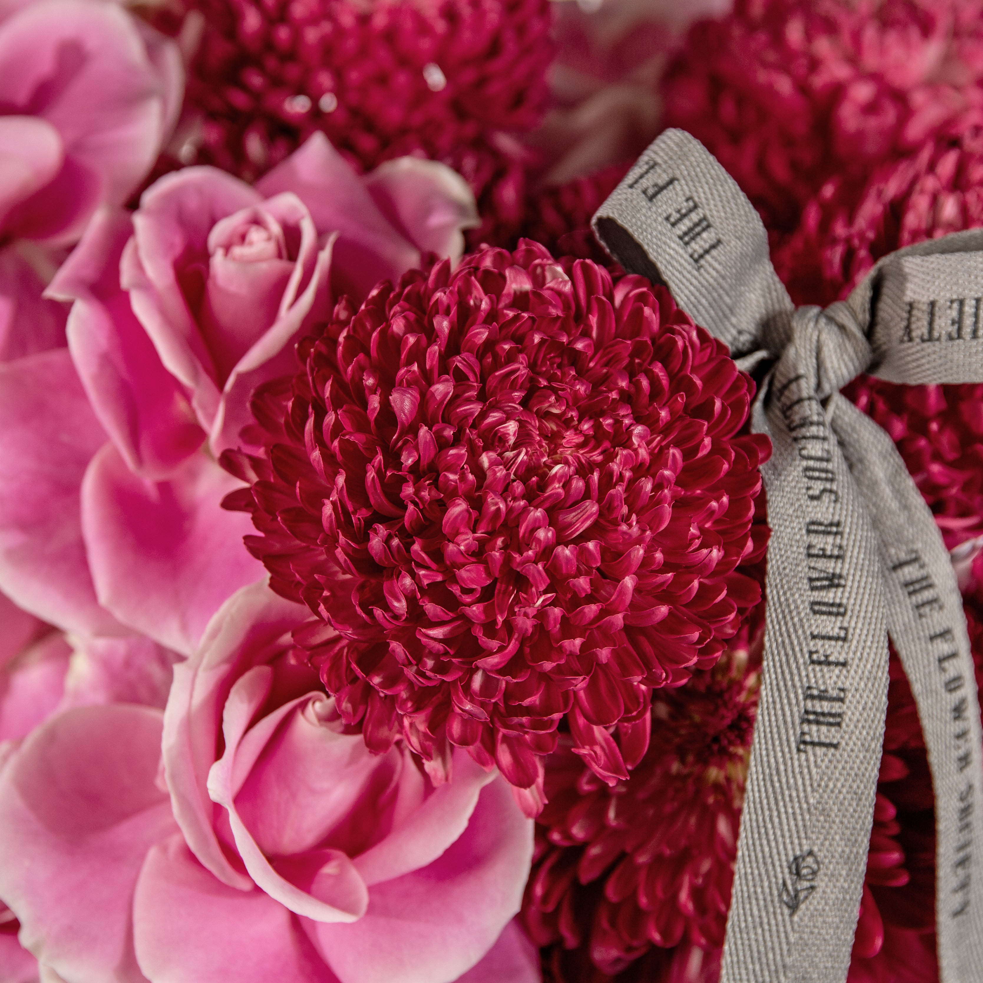 Sophisticated pink vendella rose arrangement - luxury pink flower gift same day delivery Dubai