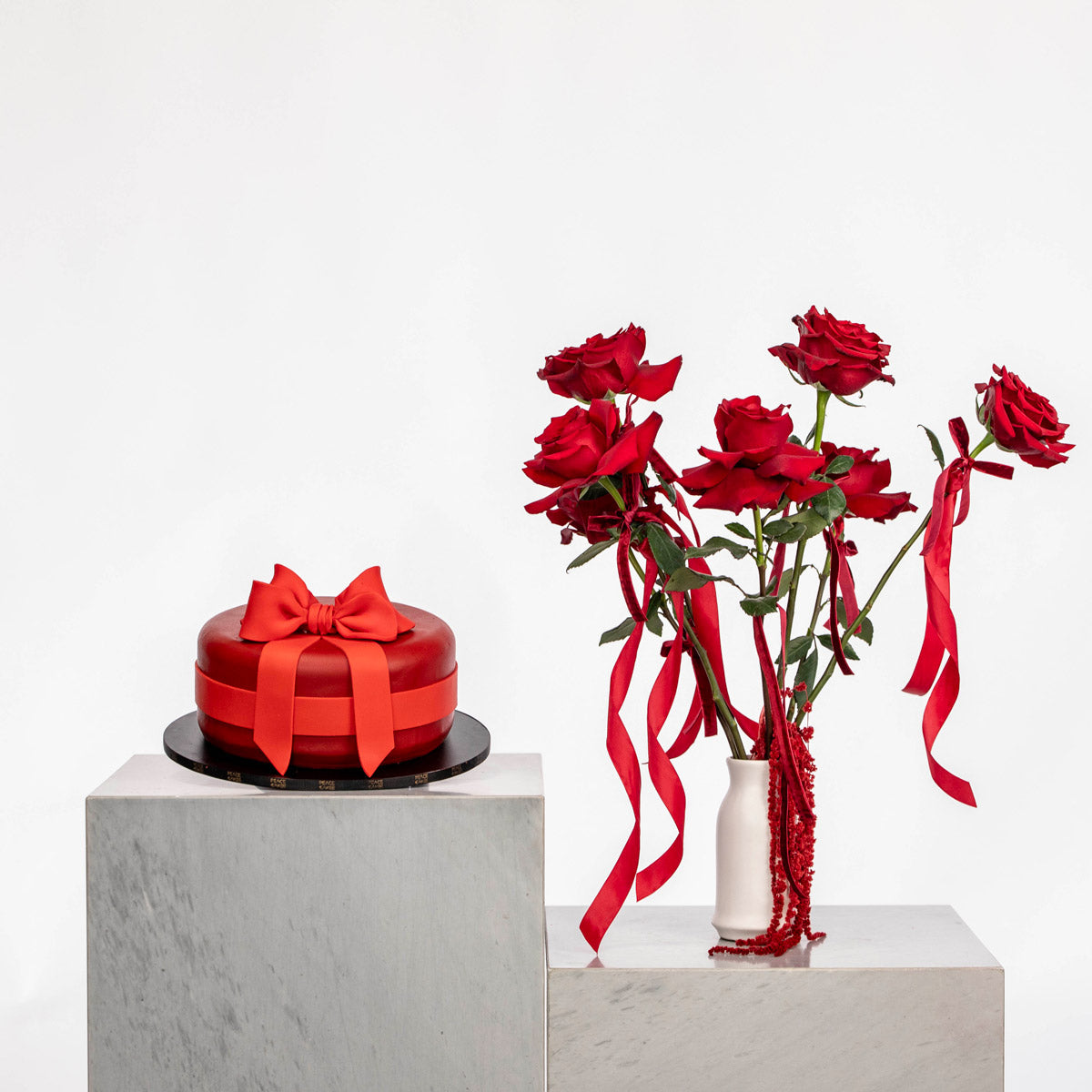 Romantic Roses & Cake Ensemble