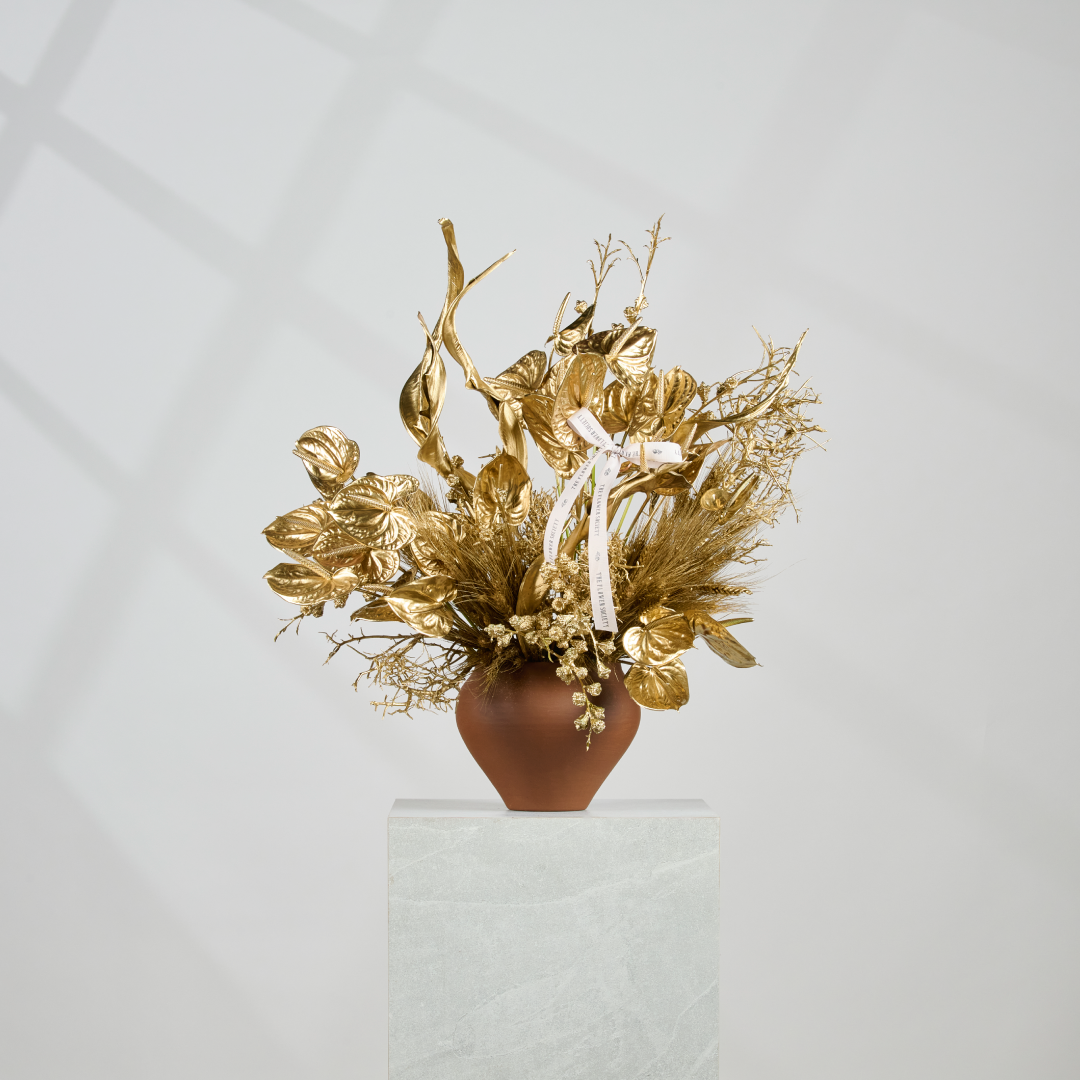 Desert Light luxury gold Anthurium majlis front view 20cm clay pot Ramadan Dubai
